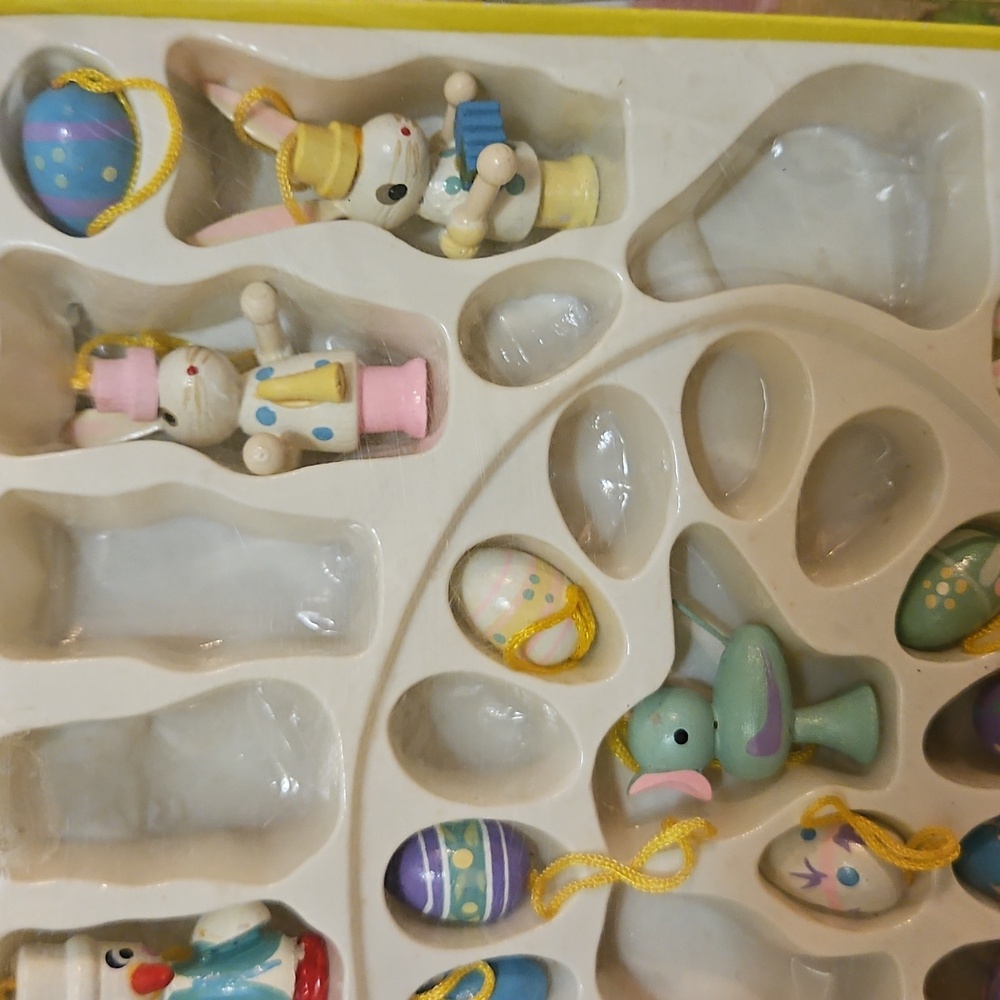 67 Vintage Hobby Lobby Mini  Easter Bunny & Egg Painted Wood Ornaments - Picture 7 of 10